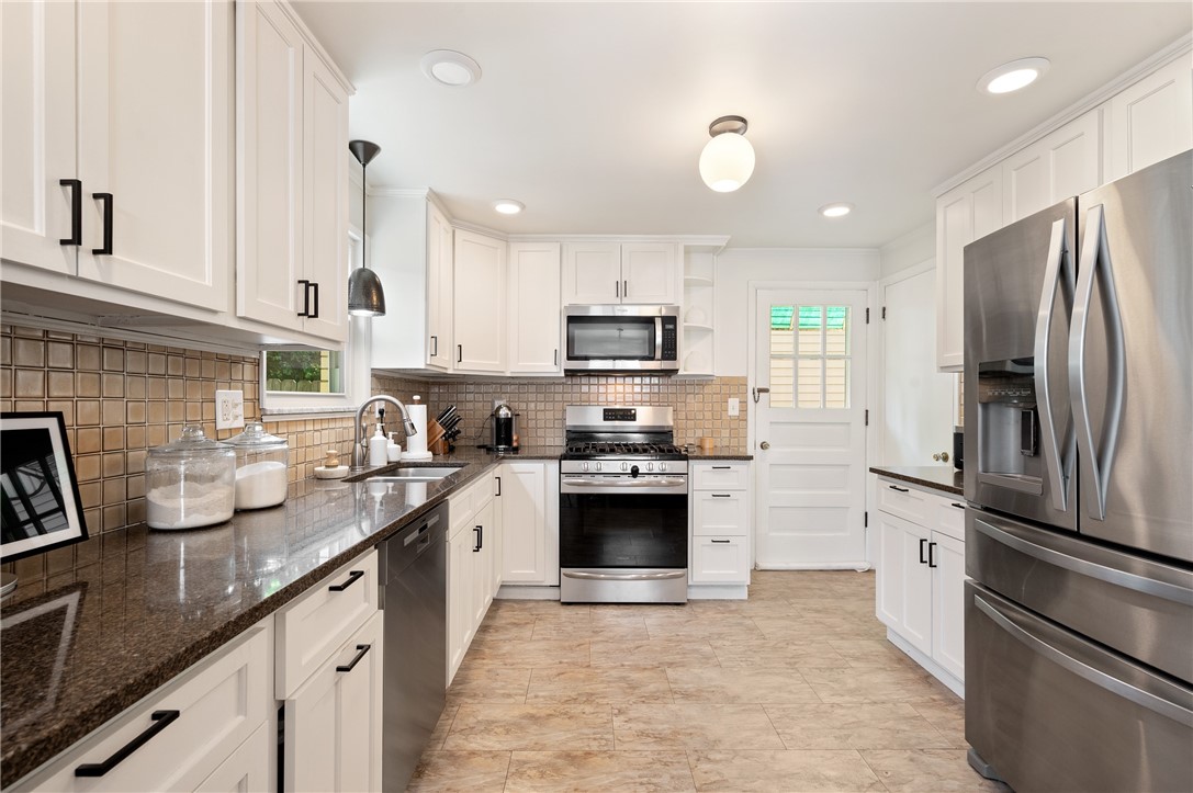 Sewickley, Pennsylvania 15143, United States, 3 Bedrooms Bedrooms, ,2 BathroomsBathrooms,Residential,Contingent,208908