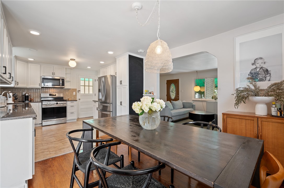 Sewickley, Pennsylvania 15143, United States, 3 Bedrooms Bedrooms, ,2 BathroomsBathrooms,Residential,Contingent,208908