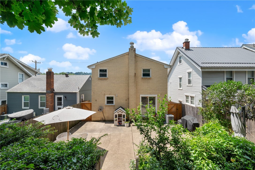 Sewickley, Pennsylvania 15143, United States, 3 Bedrooms Bedrooms, ,2 BathroomsBathrooms,Residential,Contingent,208908