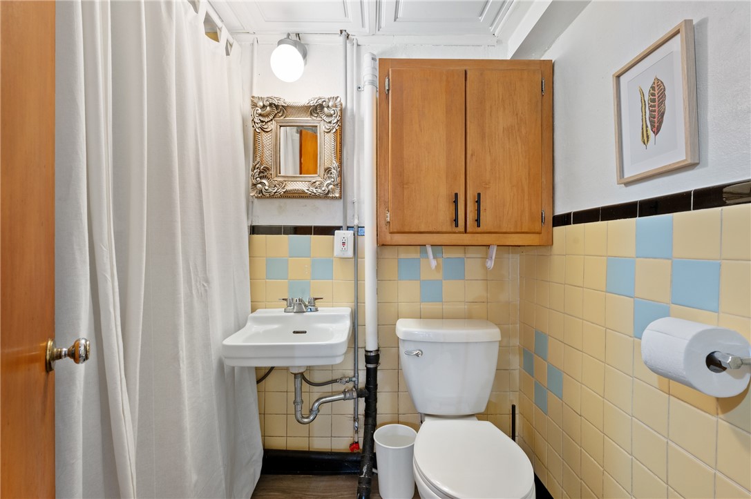 Sewickley, Pennsylvania 15143, United States, 3 Bedrooms Bedrooms, ,2 BathroomsBathrooms,Residential,Contingent,208908