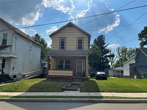 Homes For Sale - 922 Emerson Ave Ave<br/> Farrell, PA 16121
