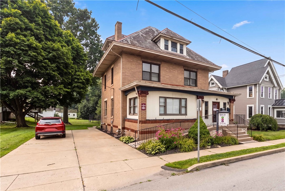208 W New Castle St