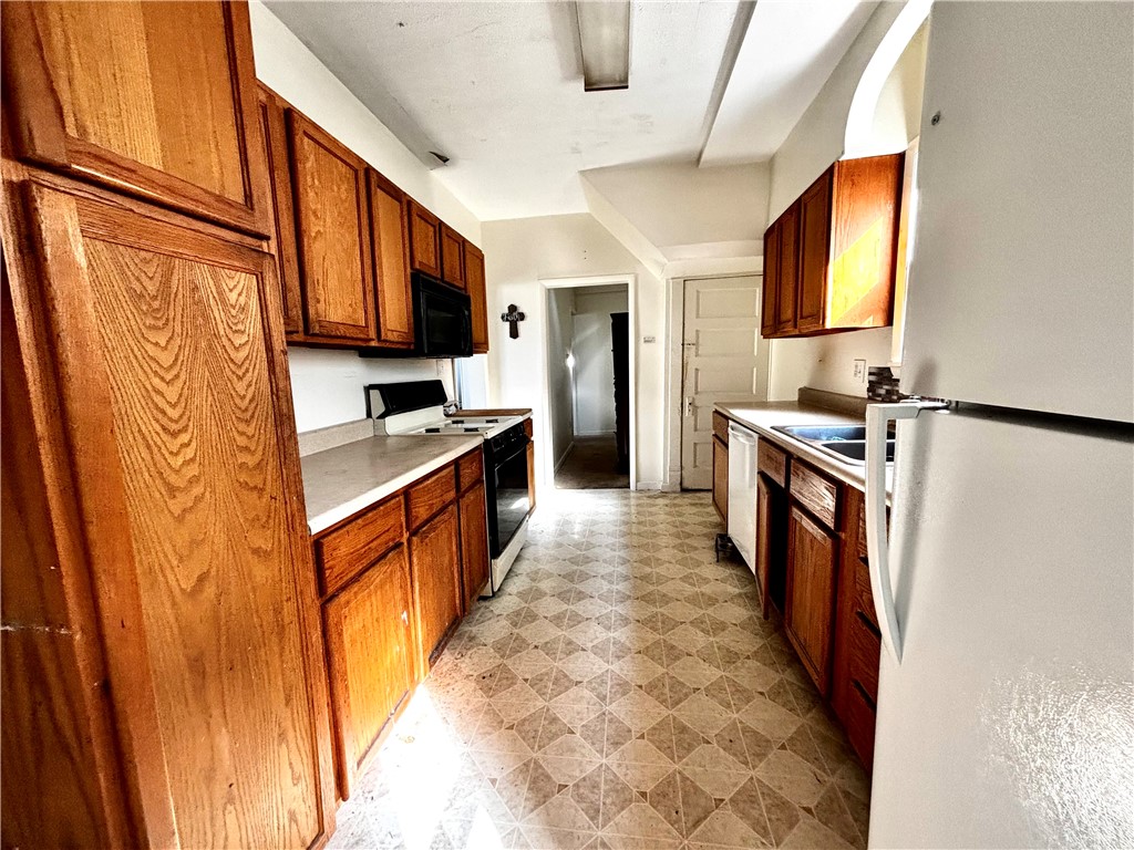 Ford City Boro, Pennsylvania 16226, United States, 5 Bedrooms Bedrooms, ,2 BathroomsBathrooms,Residential,Active,189179