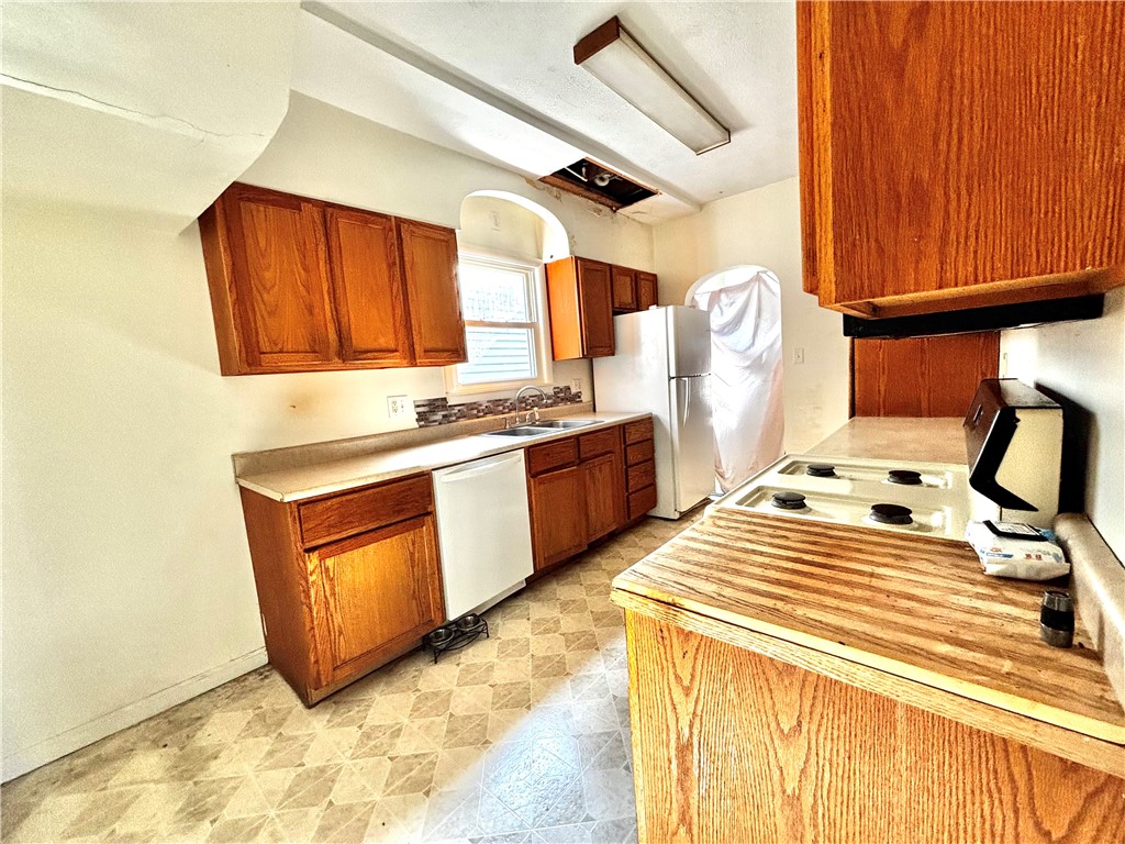 Ford City Boro, Pennsylvania 16226, United States, 5 Bedrooms Bedrooms, ,2 BathroomsBathrooms,Residential,Active,189179