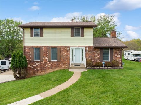 Photo of 952 Murphy Dr, Washington, PA 15301 (MLS # 1749935)