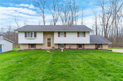 Photo of 115 Milton St, Sharpsville, PA 16150 (MLS # 1747403)