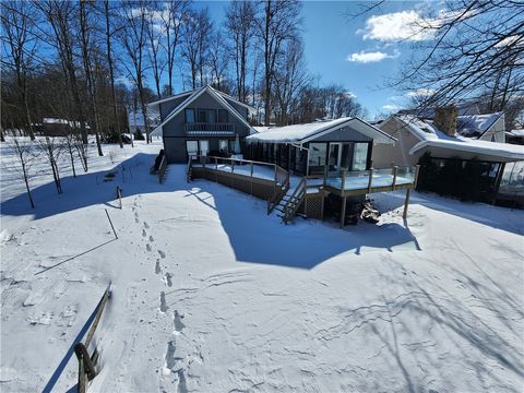 Photo of 224 Latonka Dr, Mercer, PA 16137 (MLS # 1739861)