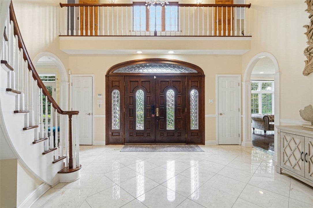 105 Lantern Cir