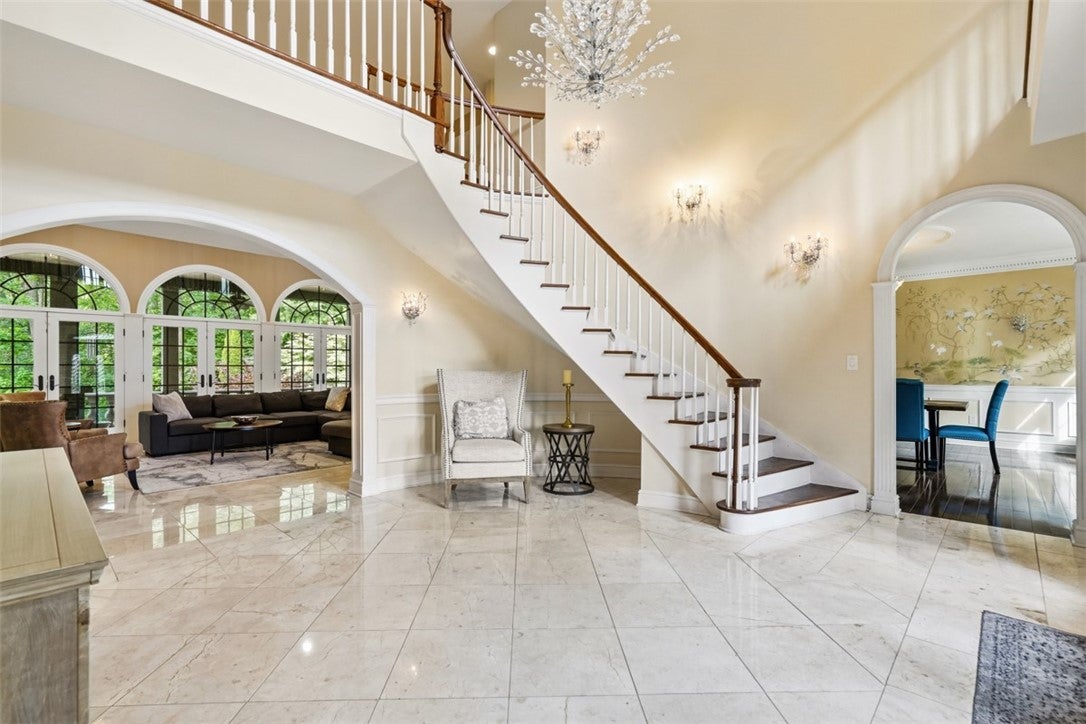105 Lantern Cir