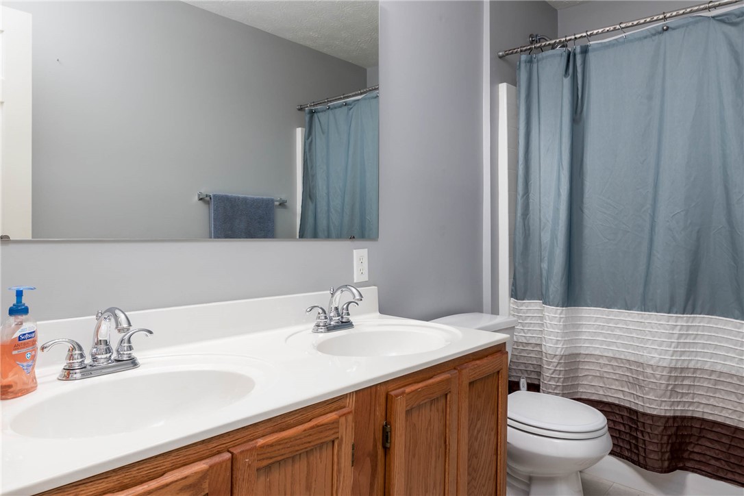 North Strabane, Pennsylvania 15317, United States, 3 Bedrooms Bedrooms, ,3 BathroomsBathrooms,Residential,Contingent,53195