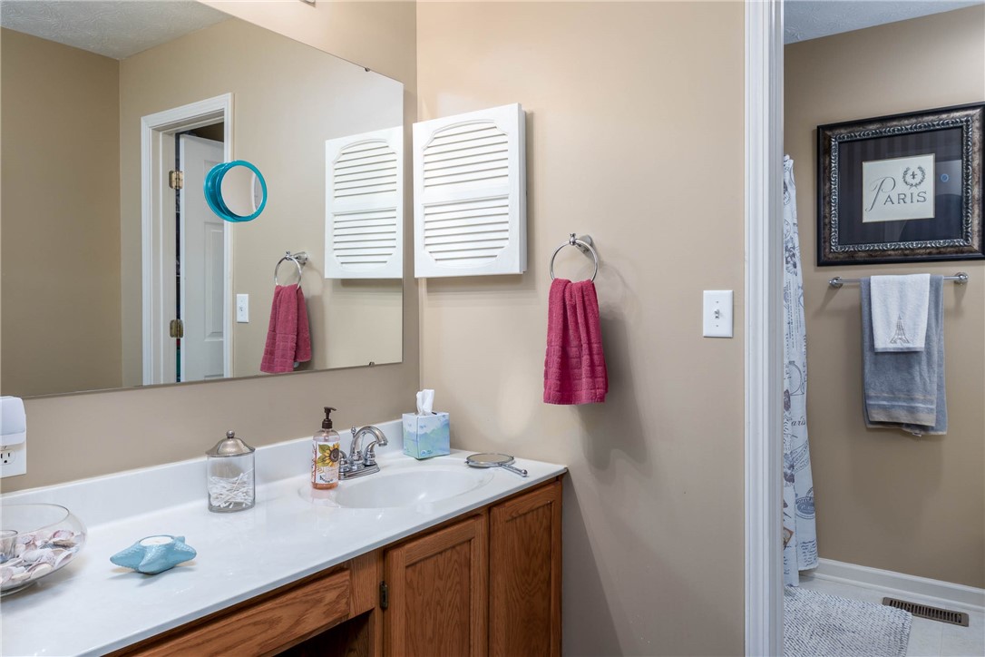 North Strabane, Pennsylvania 15317, United States, 3 Bedrooms Bedrooms, ,3 BathroomsBathrooms,Residential,Contingent,53195