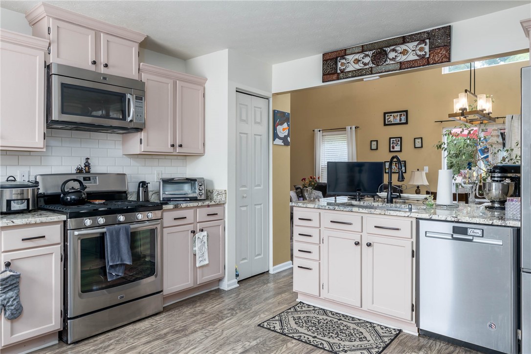 North Strabane, Pennsylvania 15317, United States, 3 Bedrooms Bedrooms, ,3 BathroomsBathrooms,Residential,Contingent,53195