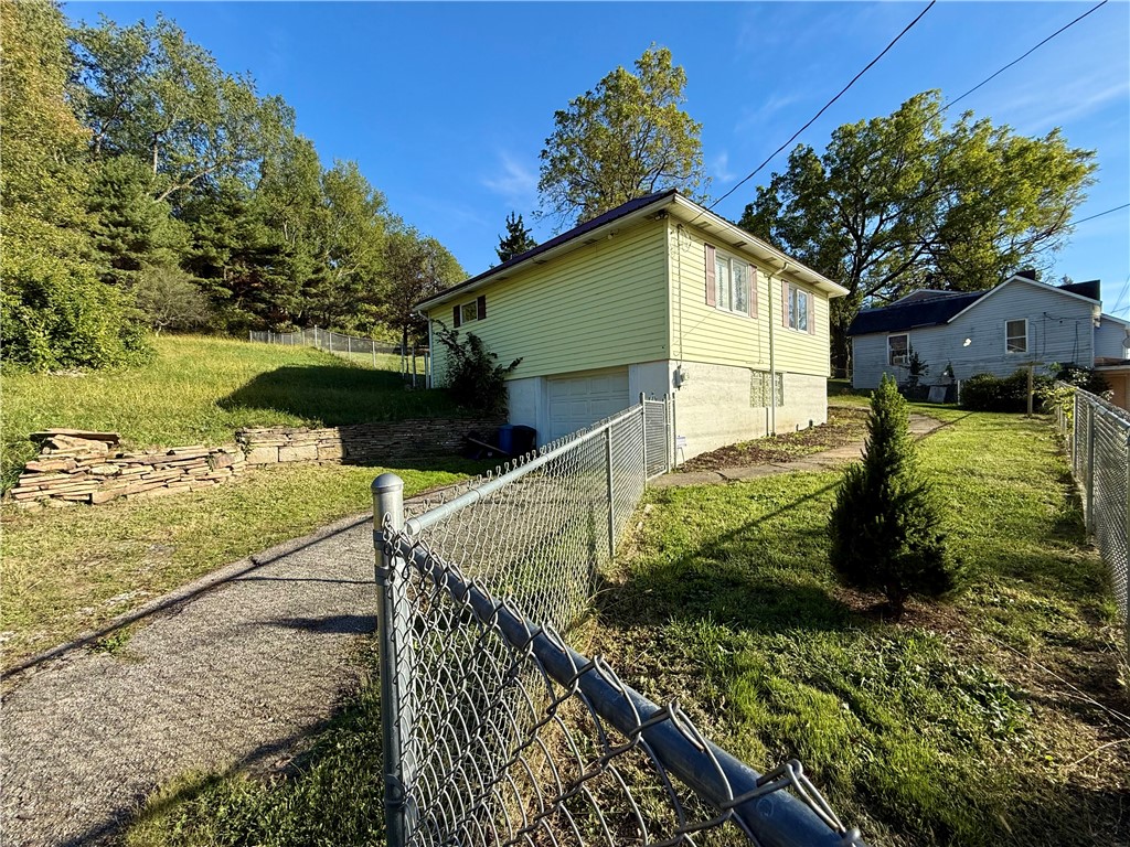 Connellsville, Pennsylvania 15425, United States, 2 Bedrooms Bedrooms, ,1 BathroomBathrooms,Residential,Pending,223272