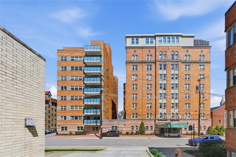 Photo of 144 N Dithridge St #401, Pittsburgh, PA 15213 (MLS # 1747465)