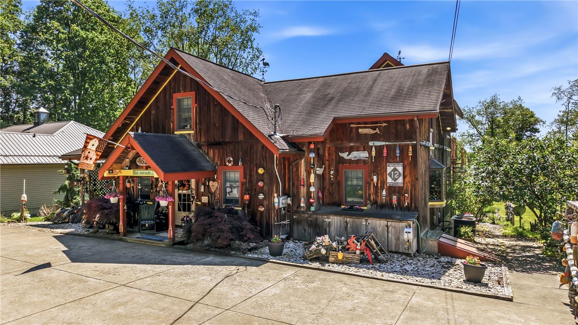 4621 E Lake Road