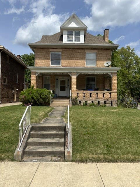 Homes For Sale - 141 E Leasure Ave Ave<br/> New Castle, PA 16101