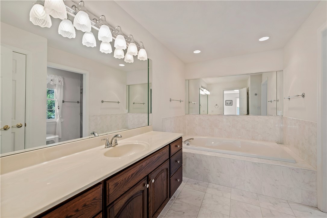 Upper St. Clair, Pennsylvania 15241, United States, 4 Bedrooms Bedrooms, ,4 BathroomsBathrooms,Residential,Active,124921