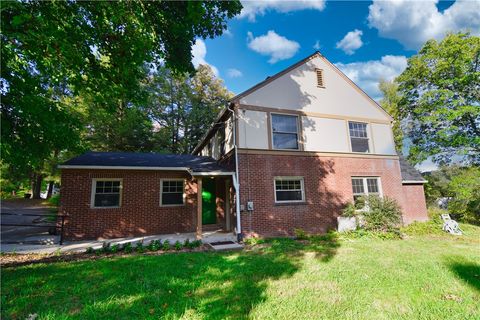 Photo of 610 Plumer Ave, Franklin, PA 16323 (MLS # 1724804)