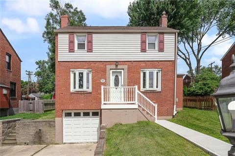 Photo of 2062 Elmbrook Ln, Pittsburgh, PA 15243 (MLS # 1762115)