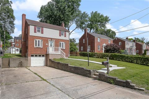 Homes For Sale - 2062 Elmbrook Lane Ln<br/> Scott Twp, PA 15243