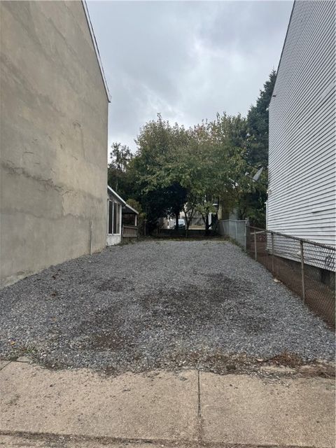 Photo of 604 Edmond St, Pittsburgh, PA 15224 (MLS # 1727115)