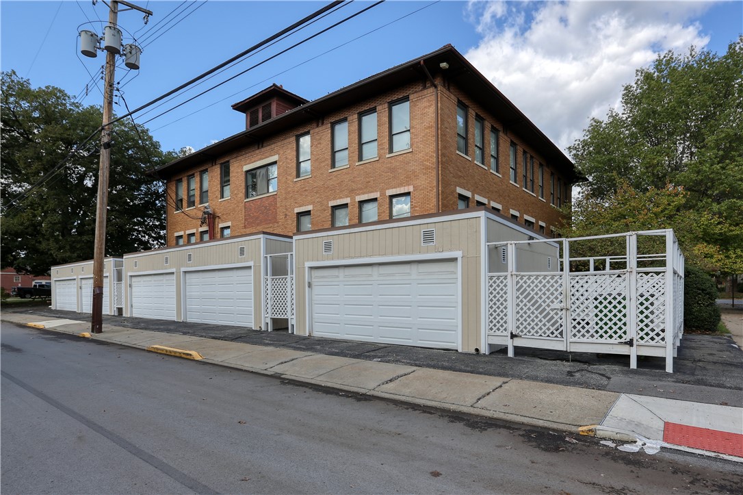 Beaver, Pennsylvania 15009, United States, 2 Bedrooms Bedrooms, ,2 BathroomsBathrooms,Residential,Active,226662