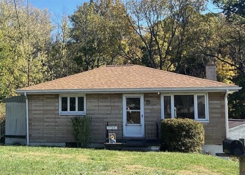 Photo of 1723 Mount Pleasant Rd, Greensburg, PA 15601 (MLS # 1727344)