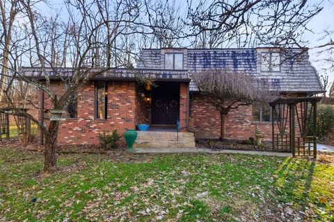 Photo of 21 W Hillcrest Rd, Eighty Four, PA 15330 (MLS # 1741813)
