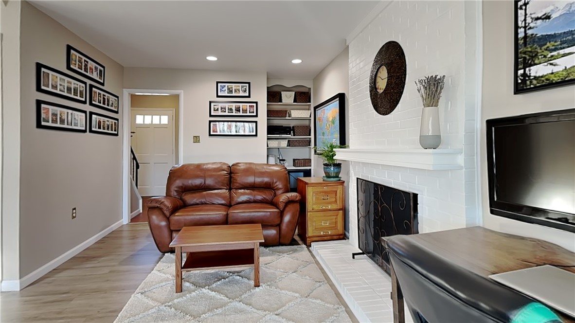 McCandless, Pennsylvania 15237, United States, 4 Bedrooms Bedrooms, ,3 BathroomsBathrooms,Residential,Contingent,87127