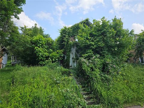709 7th St Marianna Boro PA 15345
