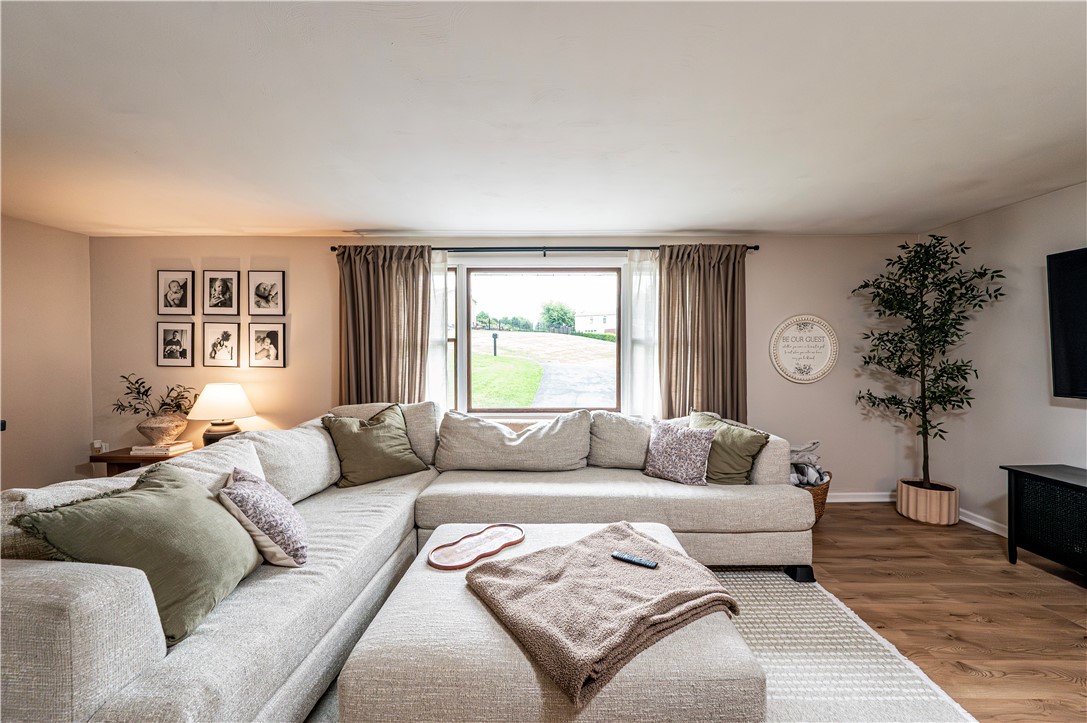 Hempfield Twp, Pennsylvania 15642, United States, 3 Bedrooms Bedrooms, ,2 BathroomsBathrooms,Residential,Active,230377