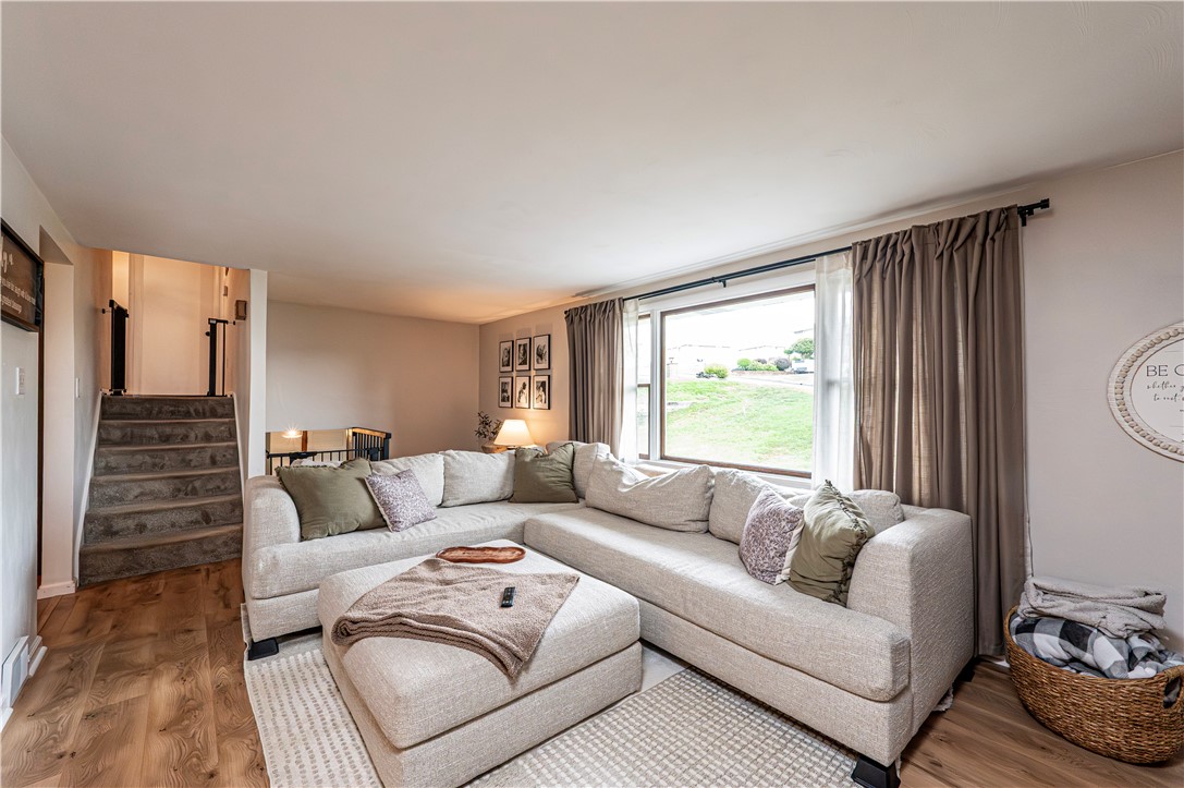 Hempfield Twp, Pennsylvania 15642, United States, 3 Bedrooms Bedrooms, ,2 BathroomsBathrooms,Residential,Active,230377