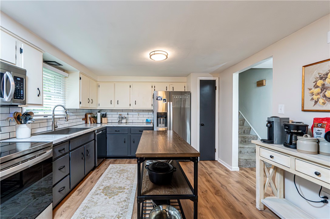 Hempfield Twp, Pennsylvania 15642, United States, 3 Bedrooms Bedrooms, ,2 BathroomsBathrooms,Residential,Active,230377