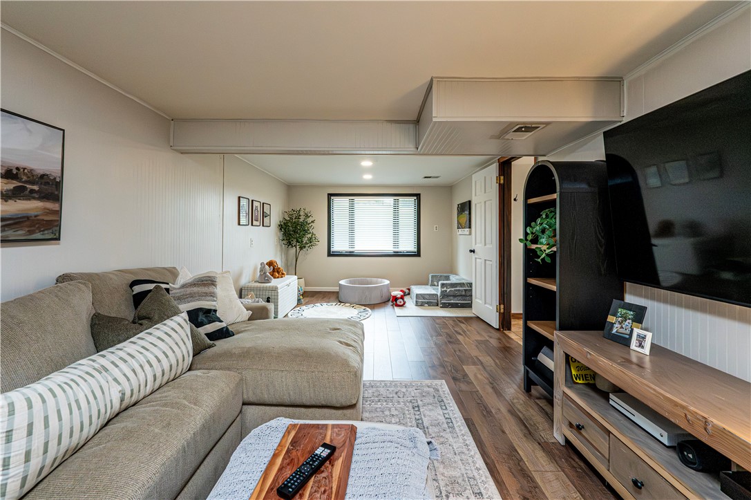 Hempfield Twp, Pennsylvania 15642, United States, 3 Bedrooms Bedrooms, ,2 BathroomsBathrooms,Residential,Active,230377