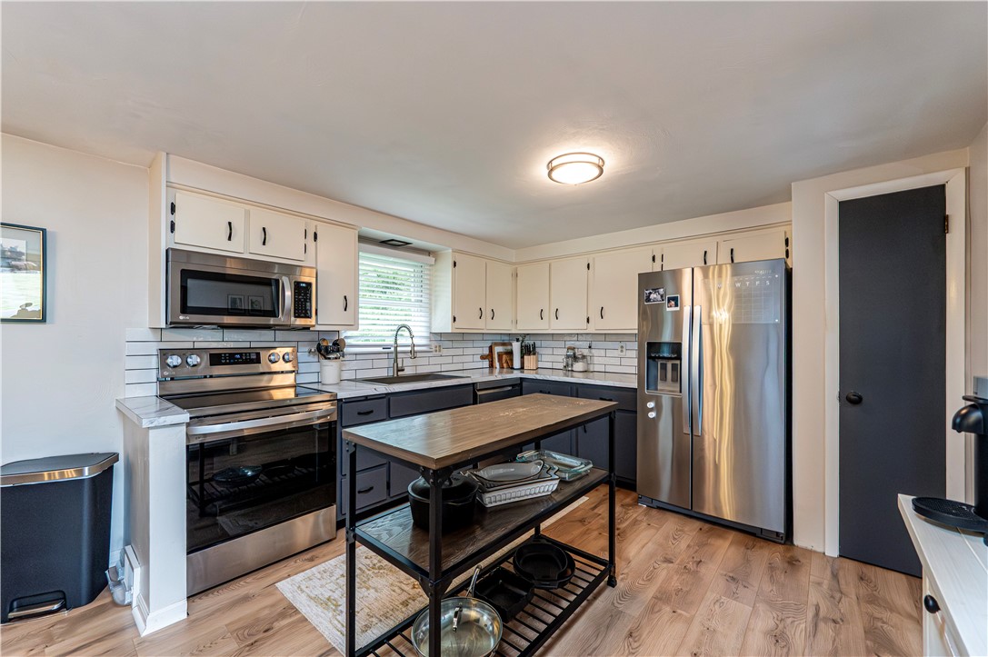 Hempfield Twp, Pennsylvania 15642, United States, 3 Bedrooms Bedrooms, ,2 BathroomsBathrooms,Residential,Active,230377