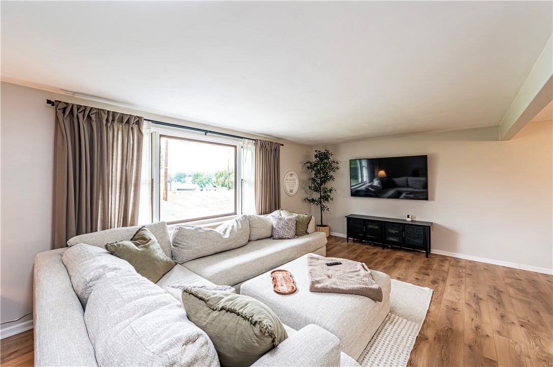 Hempfield Twp, Pennsylvania 15642, United States, 3 Bedrooms Bedrooms, ,2 BathroomsBathrooms,Residential,Active,230377