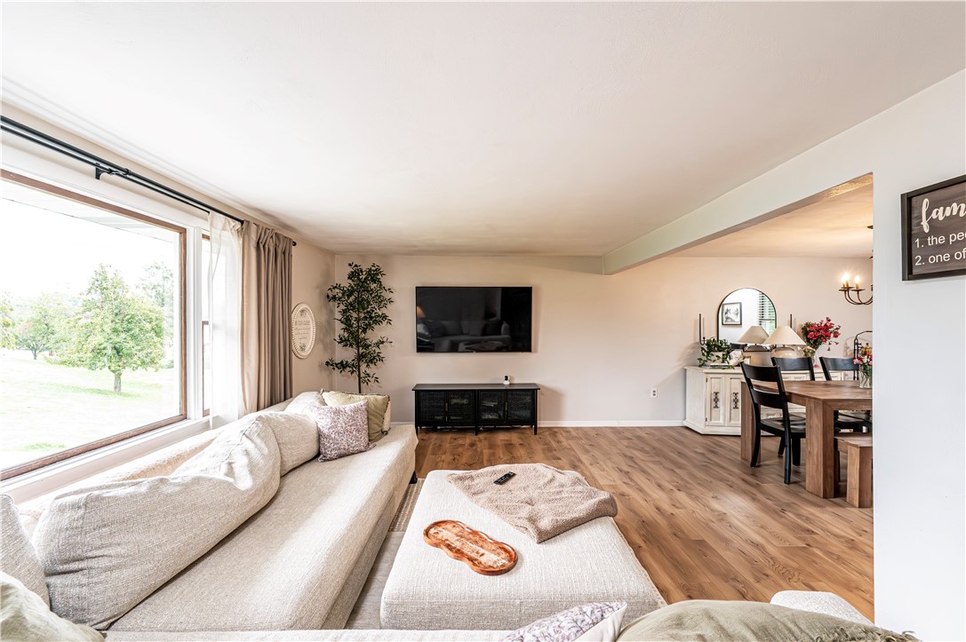 Hempfield Twp, Pennsylvania 15642, United States, 3 Bedrooms Bedrooms, ,2 BathroomsBathrooms,Residential,Active,230377