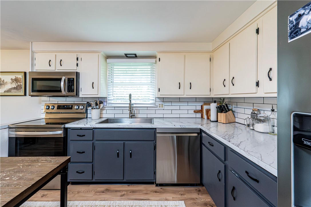 Hempfield Twp, Pennsylvania 15642, United States, 3 Bedrooms Bedrooms, ,2 BathroomsBathrooms,Residential,Active,230377