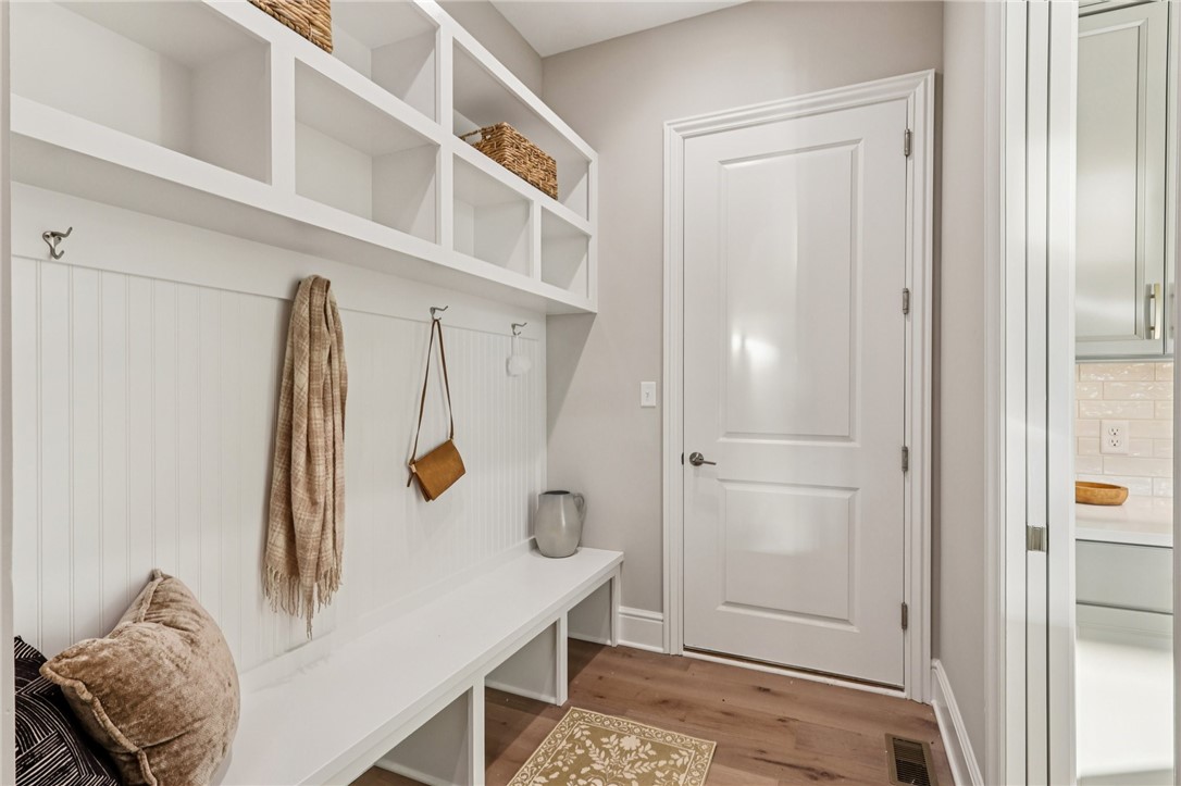 Marshall, Pennsylvania 15005, United States, 6 Bedrooms Bedrooms, ,6 BathroomsBathrooms,Residential,Active,240410