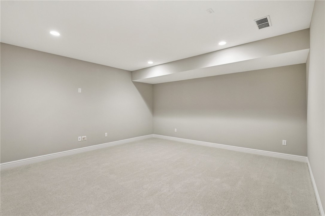 Marshall, Pennsylvania 15005, United States, 6 Bedrooms Bedrooms, ,6 BathroomsBathrooms,Residential,Active,240410