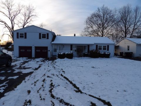 Photo of 677 Cohassett Dr, Hermitage, PA 16148 (MLS # 1735703)