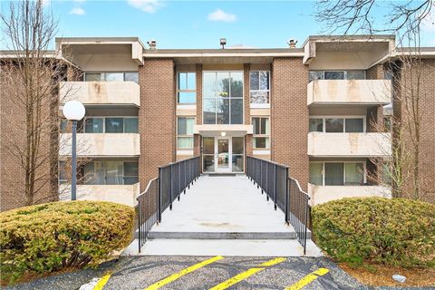 Photo of 3107 Charlemagne Cir, Pittsburgh, PA 15237 (MLS # 1742789)