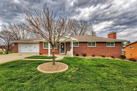 Photo of 469 Hillcrest Dr, Latrobe, PA 15650 (MLS # 1746780)