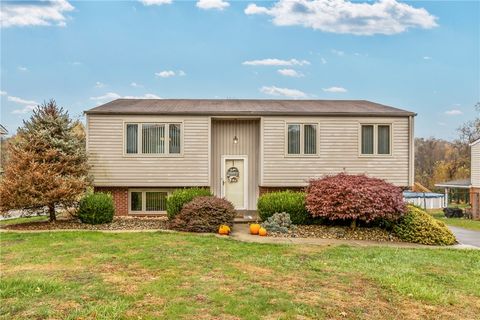 Photo of 427 Stoneybrook Dr, Elizabeth, PA 15037 (MLS # 1729025)