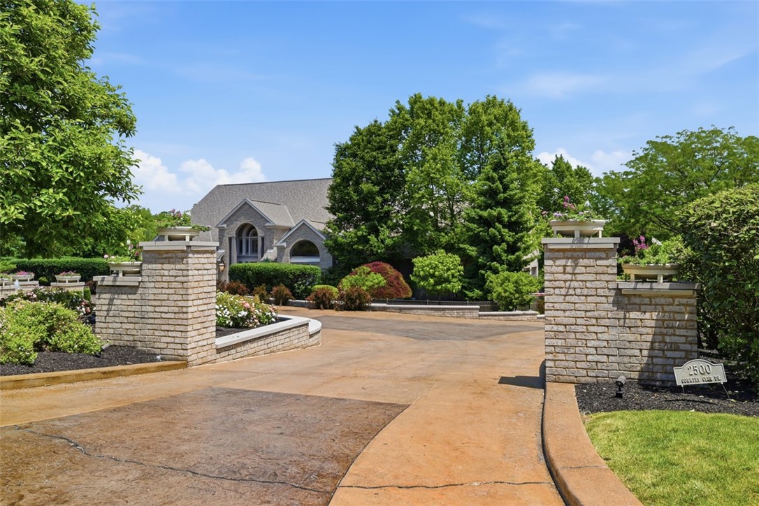 2500 Country Club Dr