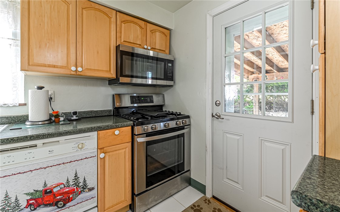 Ross Twp, Pennsylvania 15229, United States, 2 Bedrooms Bedrooms, ,2 BathroomsBathrooms,Residential,Active,94210