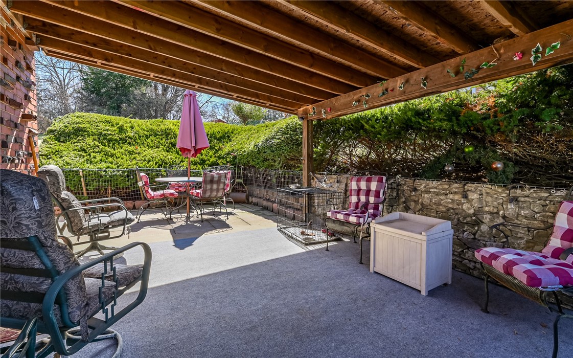 Ross Twp, Pennsylvania 15229, United States, 2 Bedrooms Bedrooms, ,2 BathroomsBathrooms,Residential,Active,94210