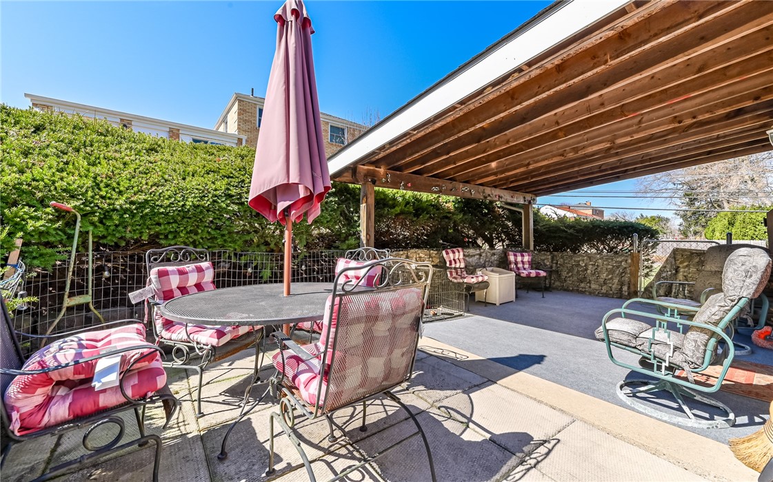 Ross Twp, Pennsylvania 15229, United States, 2 Bedrooms Bedrooms, ,2 BathroomsBathrooms,Residential,Active,94210