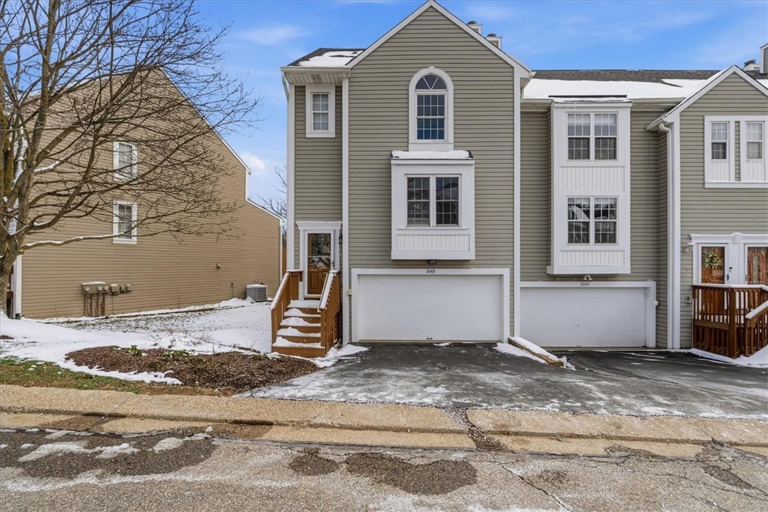 2643 Hunters Point Dr