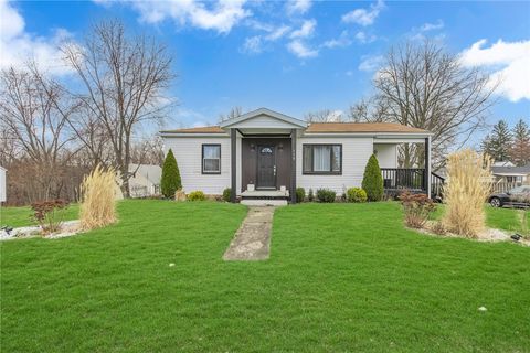 Photo of 110 Highland Ave, New Brighton, PA 15066 (MLS # 1743571)